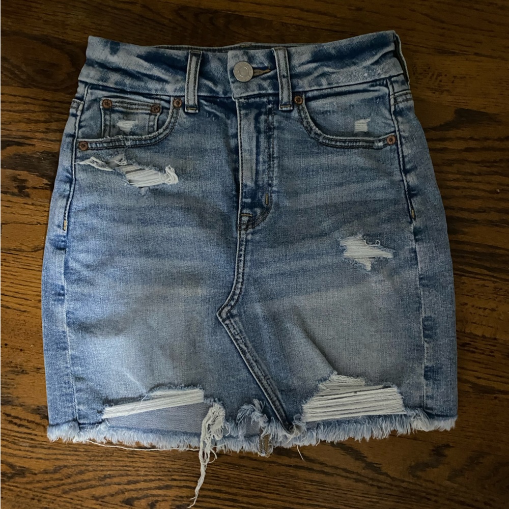 American Eagle Mini Ripped Jean Skirt (size 00)